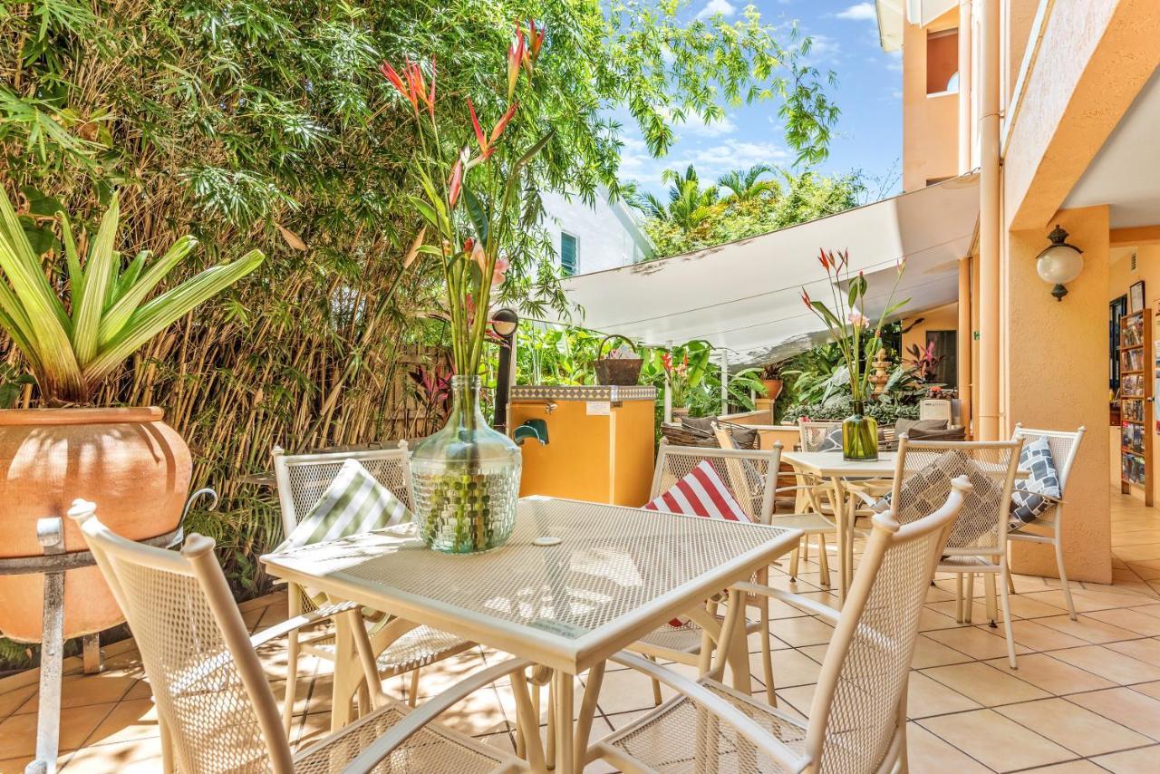 Martinique On Macrossan Aparthotel Port Douglas Exterior foto